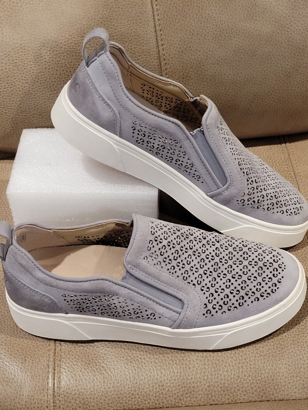 Vionic Kimmie Perf Gray Suede Size 7.5 Slip-ins - NWOT
